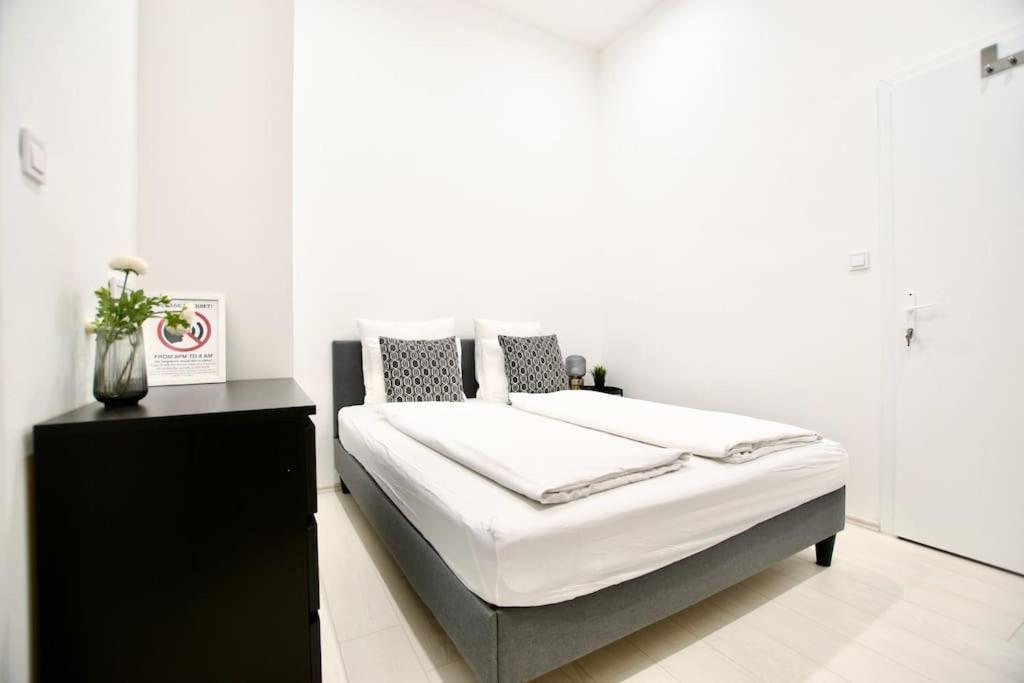 בודפשט Standard Apartment By Hi5-St. King Mini Studio מראה חיצוני תמונה