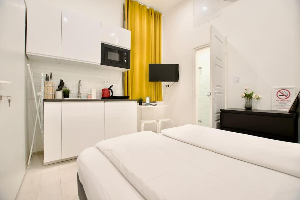 בודפשט Standard Apartment By Hi5-St. King Mini Studio מראה חיצוני תמונה