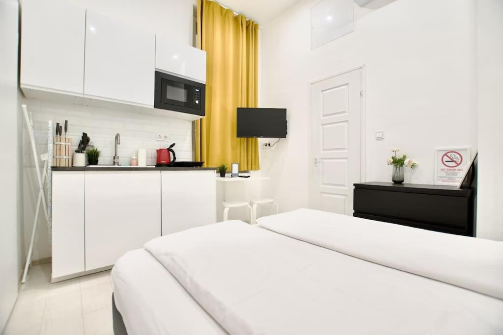 בודפשט Standard Apartment By Hi5-St. King Mini Studio מראה חיצוני תמונה